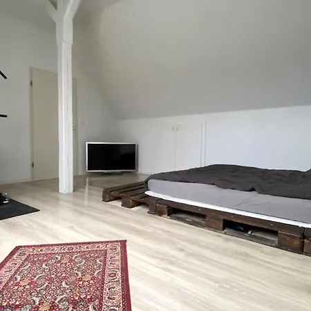 Stylische Maisonette-wohnung Lägenhet